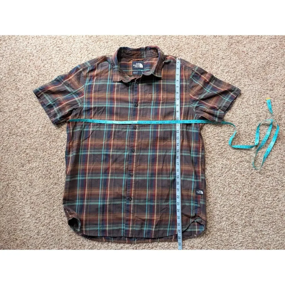 The North Face men's Short sleeve, button down shirt, size Large, Brown Plaid